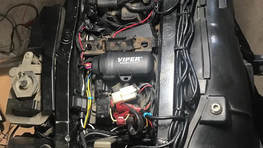 Viper alarm module wired into a Kawasaki ZX-6R at Conexion